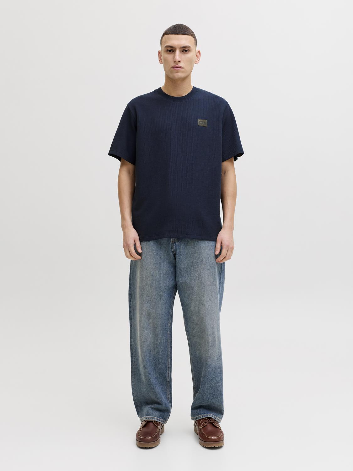 model_shot-front_full